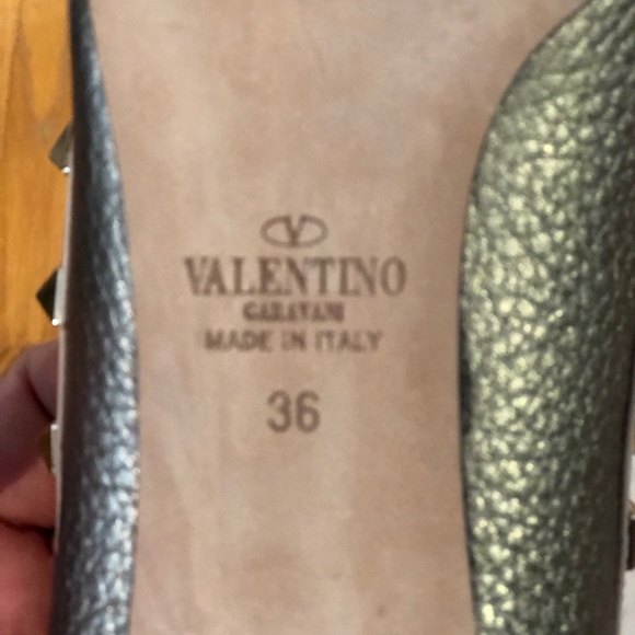 Valentino Rockstud 85mm Pebbled Leather Pump - Picture 9 of 16